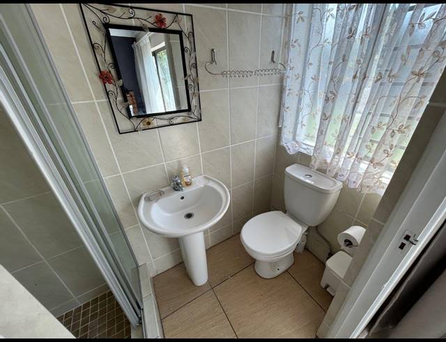 8 BEDROOM HOUSE FOR SALE IN PARADISE BEACH